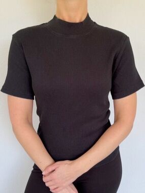 Erika black ribbed mock neck short sleeve cotton top size large